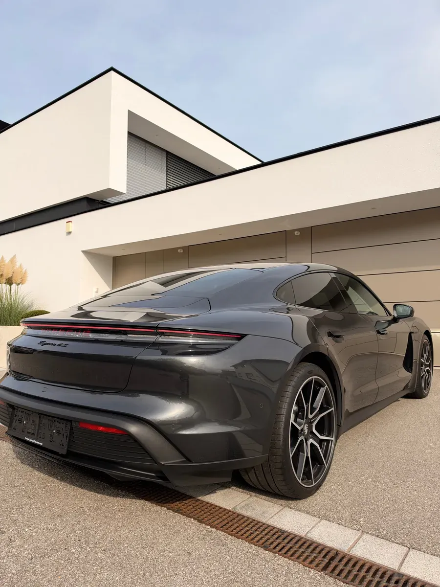 Porsche Taycan 2024 photo 2