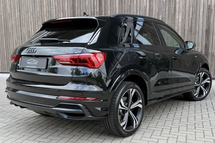 Audi Q3 2022 photo 2