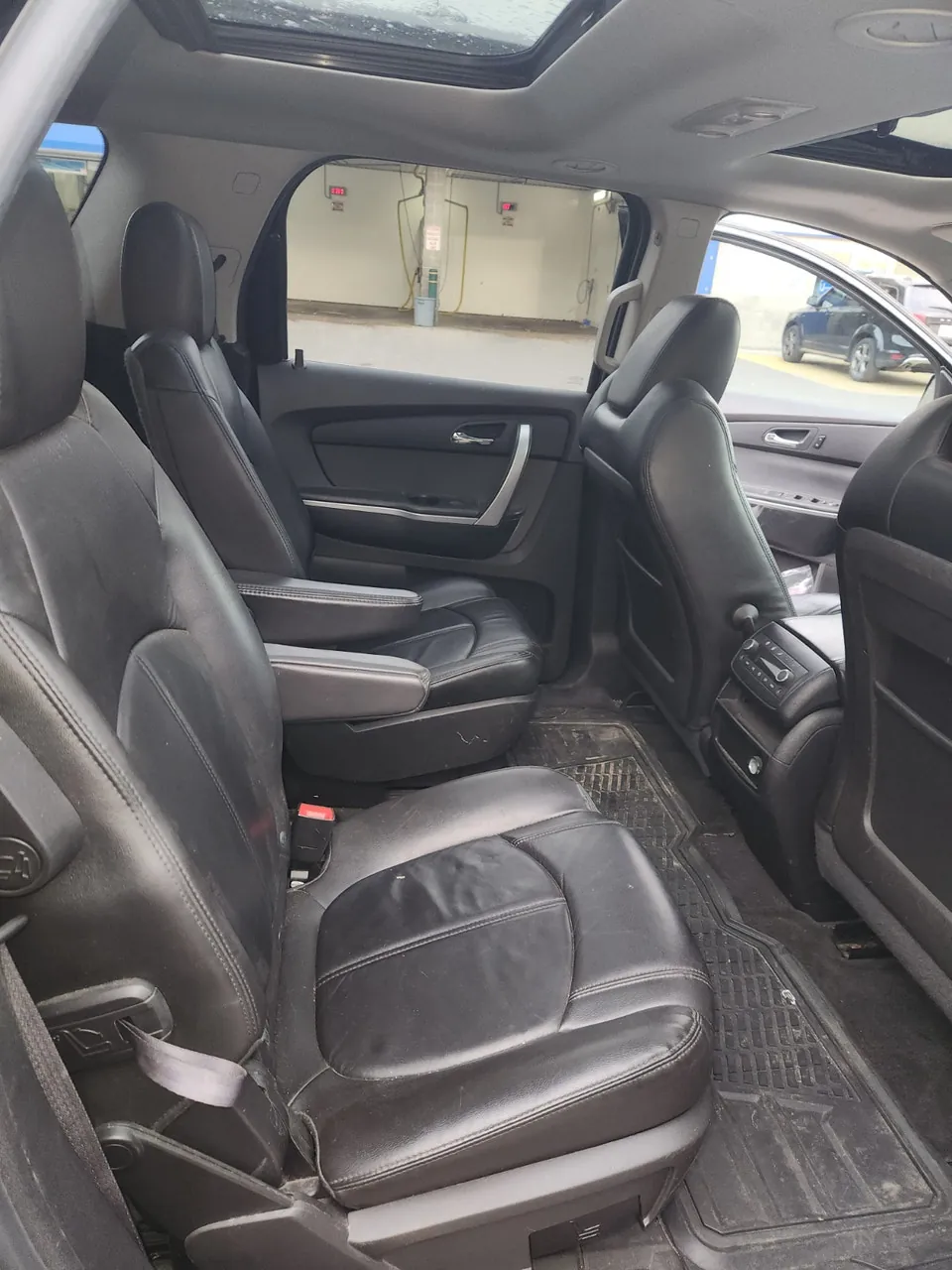 GMC Acadia 2011 photo 5
