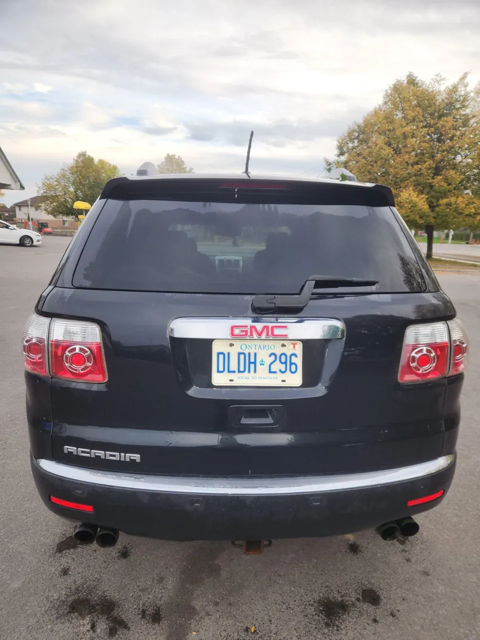 GMC Acadia 2011 photo 2