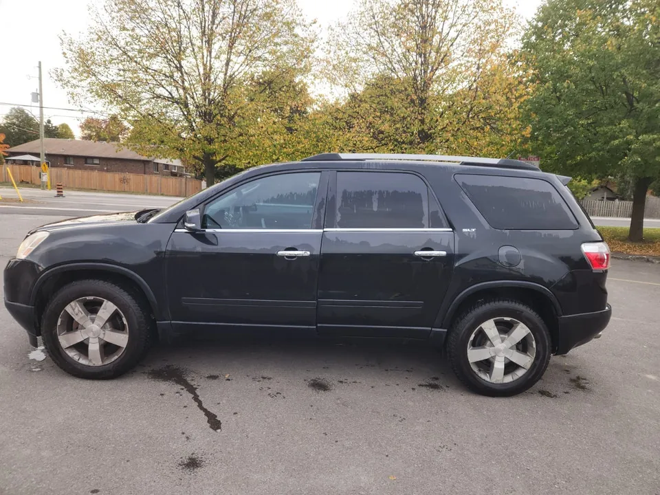 GMC Acadia 2011 photo 3