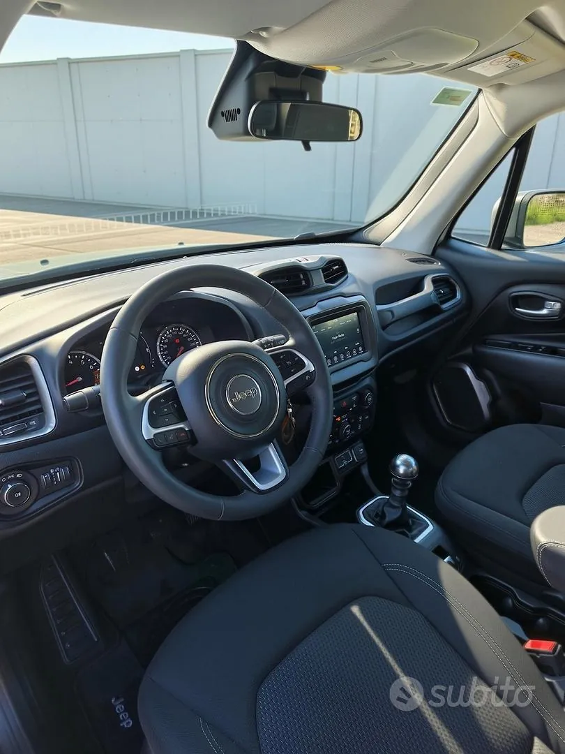 Jeep Renegade 2023 photo 3