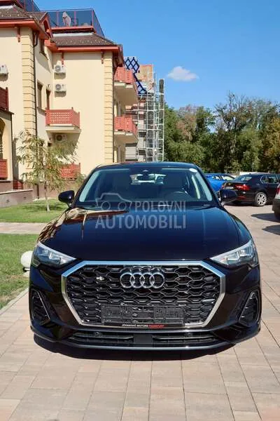 Audi Q3 2022 photo 2