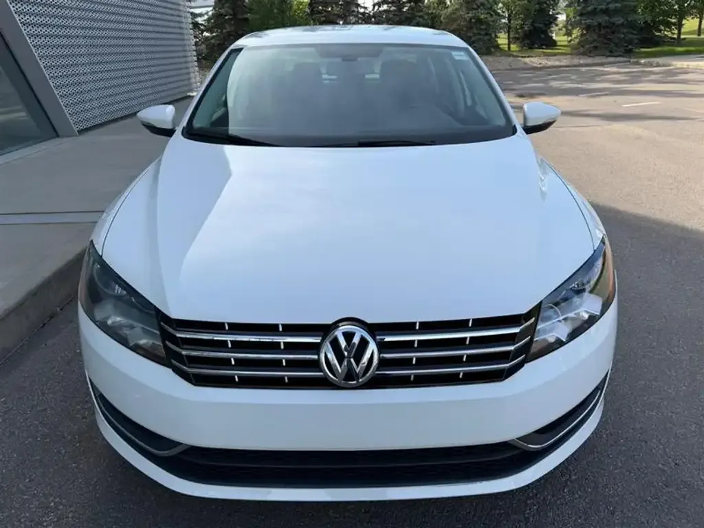 Volkswagen Passat 2012 photo 3