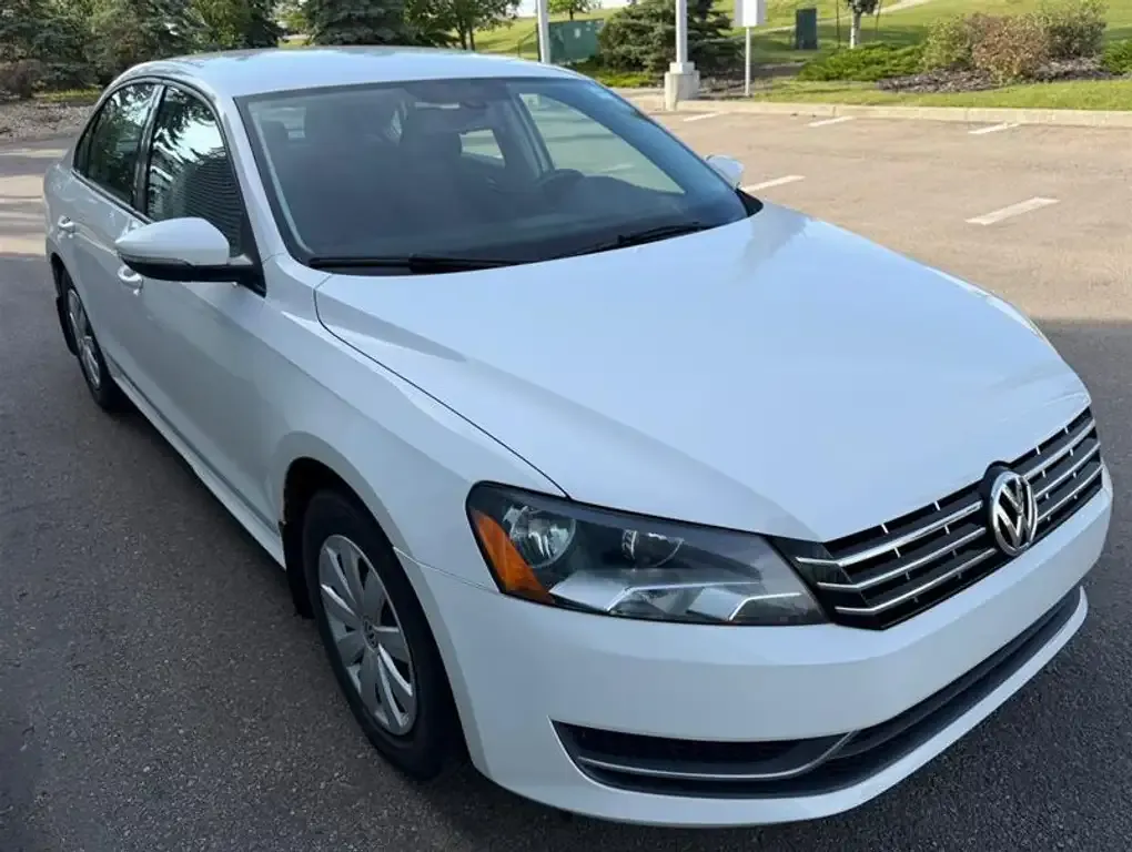 Volkswagen Passat 2012 photo 2