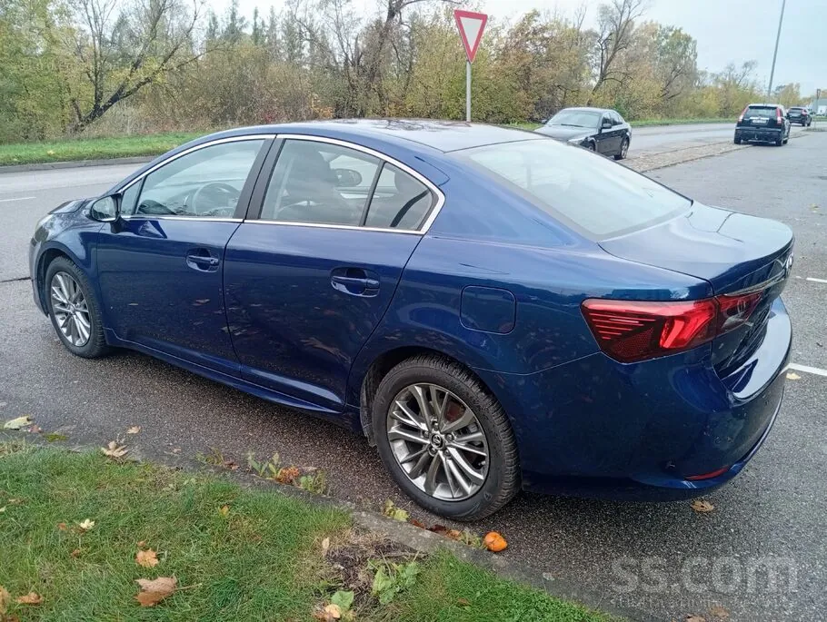 Toyota Avensis 2017 photo 2