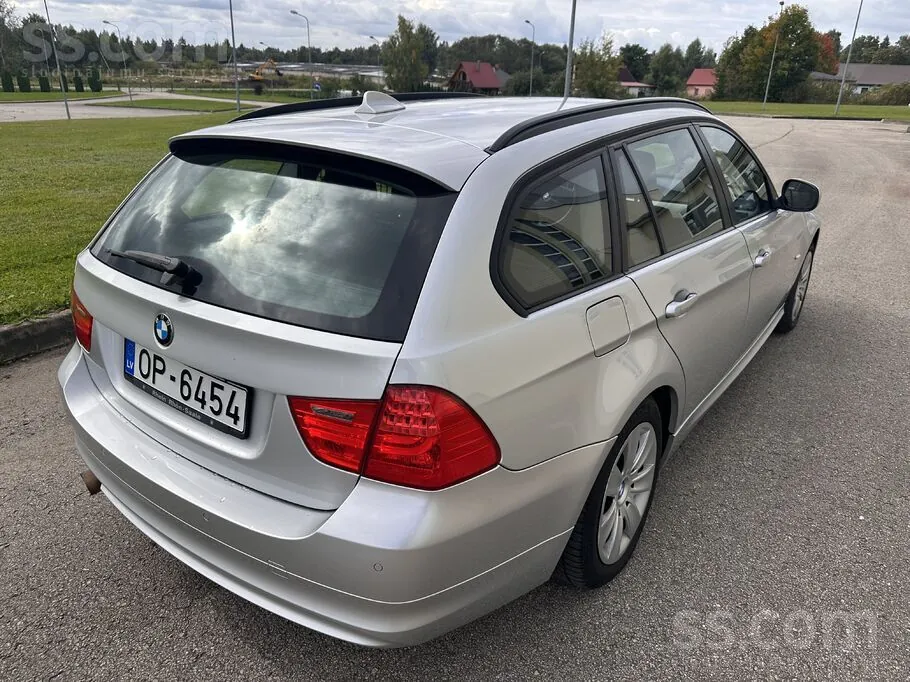 BMW 3 Series 2011 photo 3