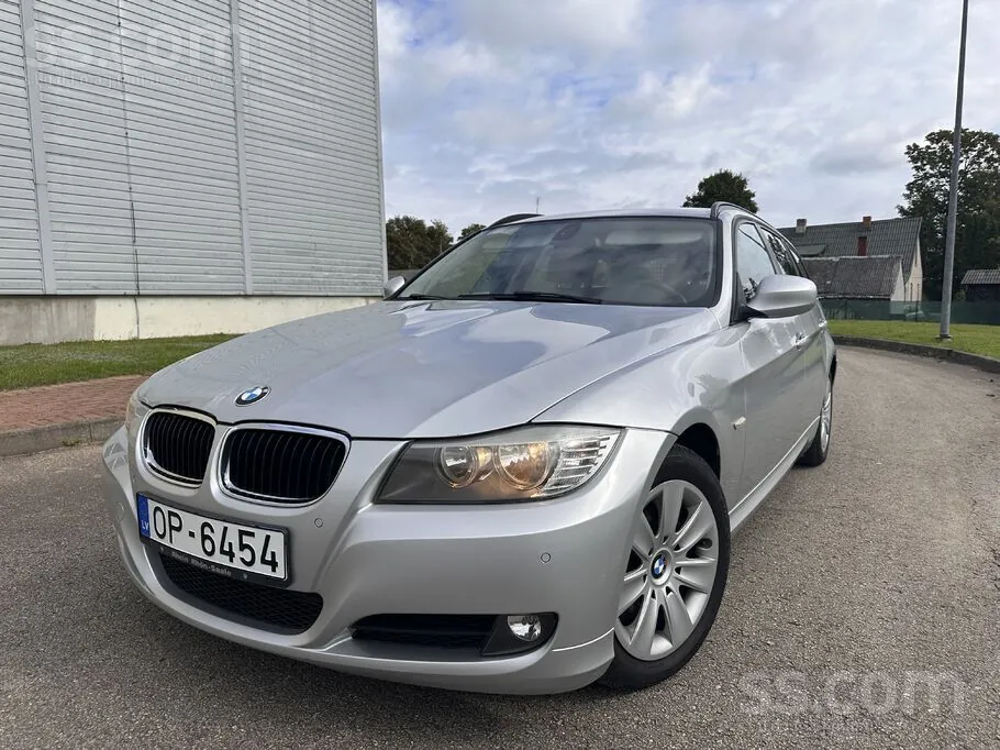 BMW 3 Series 2011 photo 2