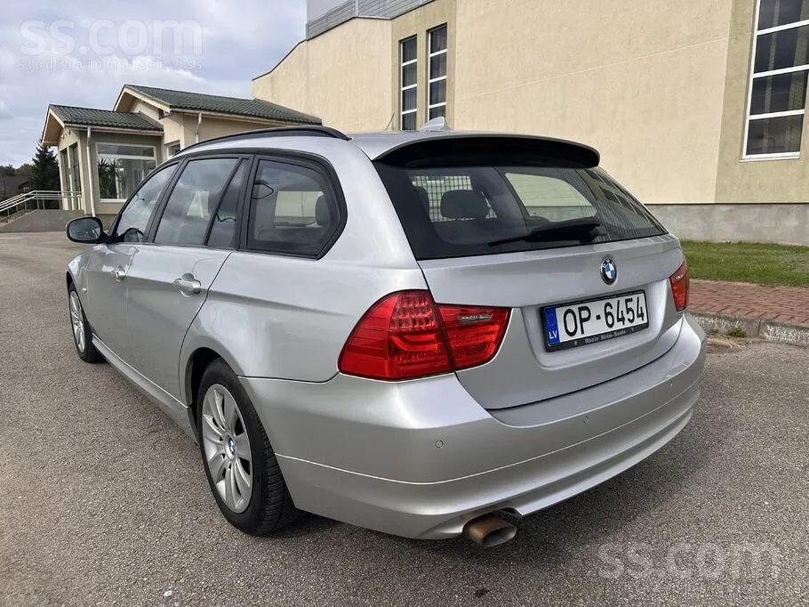 BMW 3 Series 2011 photo 4