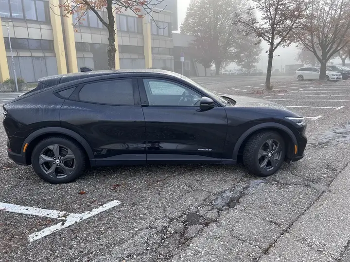 Ford Mustang Mach-E 2022 photo 2