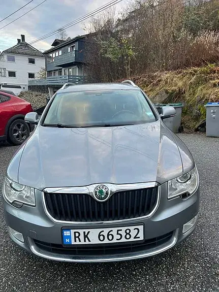 Skoda Superb 2013 photo 2