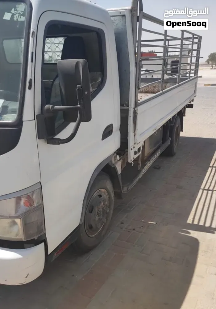 Mitsubishi Canter 2012 photo 2