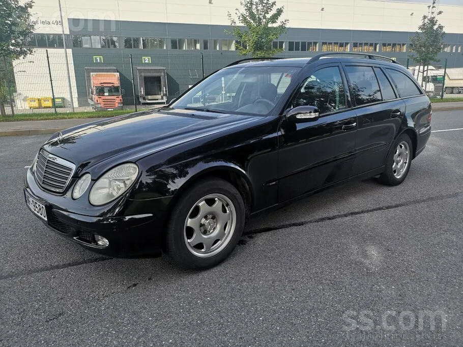 Mercedes-Benz E200 2003 photo 2
