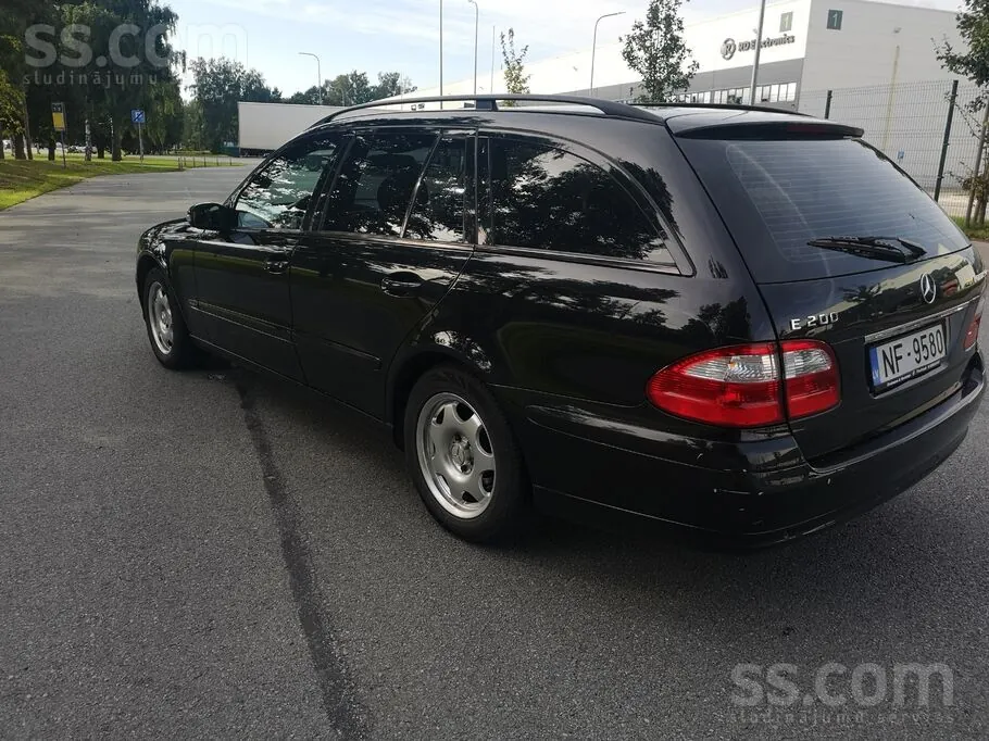 Mercedes-Benz E200 2003 photo 4