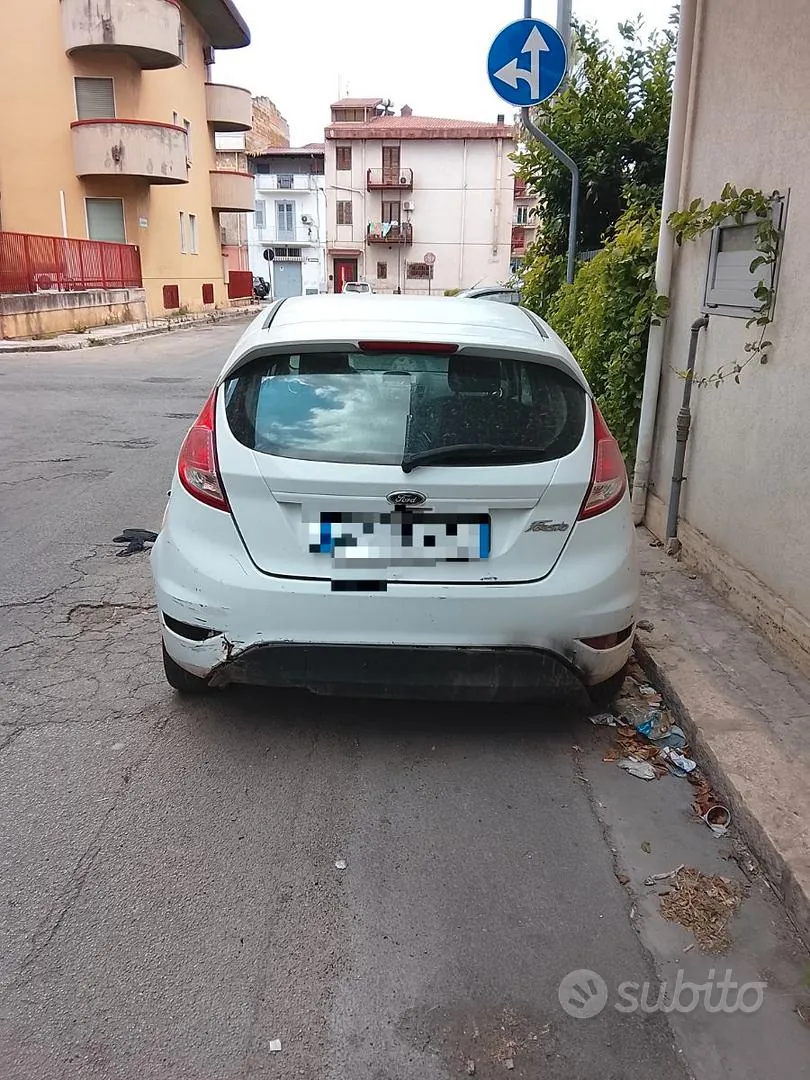 Ford Fiesta 2013 photo 2