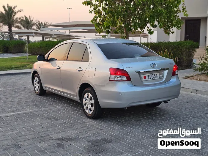 Toyota Yaris 2012 photo 2