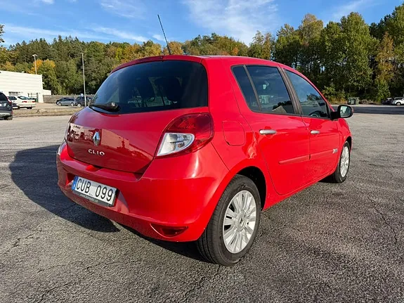 Renault Clio 2011 photo 4