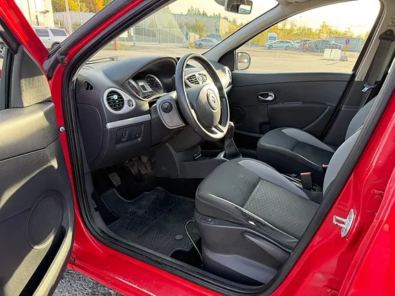 Renault Clio 2011 photo 5