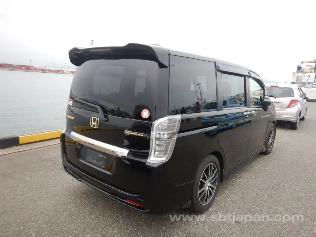 Honda Stepwagon 2013 photo 4
