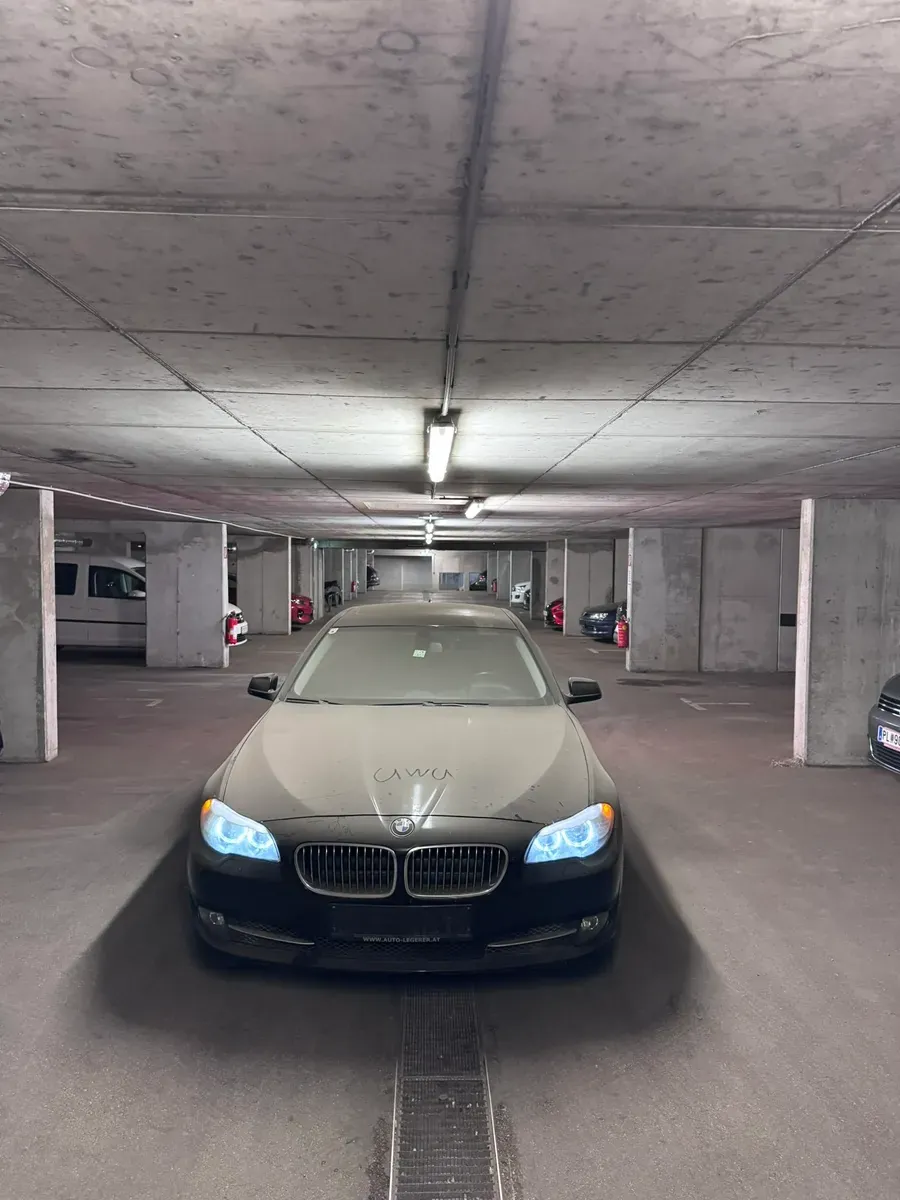 BMW 5 Series 2011 photo 3