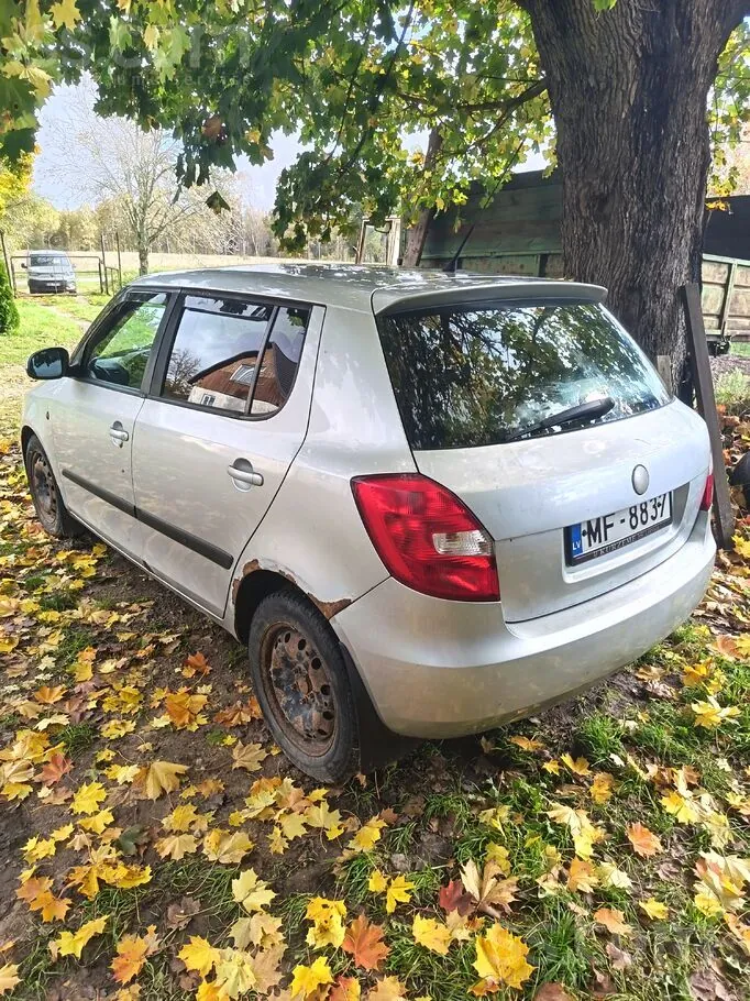 Skoda Fabia 2011 photo 4