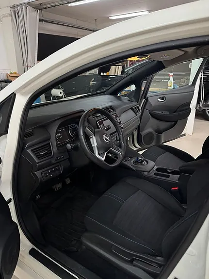 Nissan Leaf 2023 photo 4