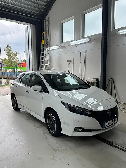 Nissan Leaf 2023 photo 2
