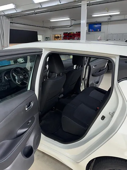 Nissan Leaf 2023 photo 3