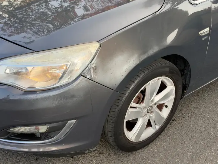 Vauxhall Astra 2013 photo 4