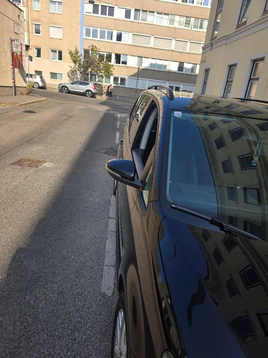 Volkswagen Touran 2013 photo 2