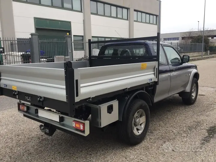 Mitsubishi L200 1999 photo 3