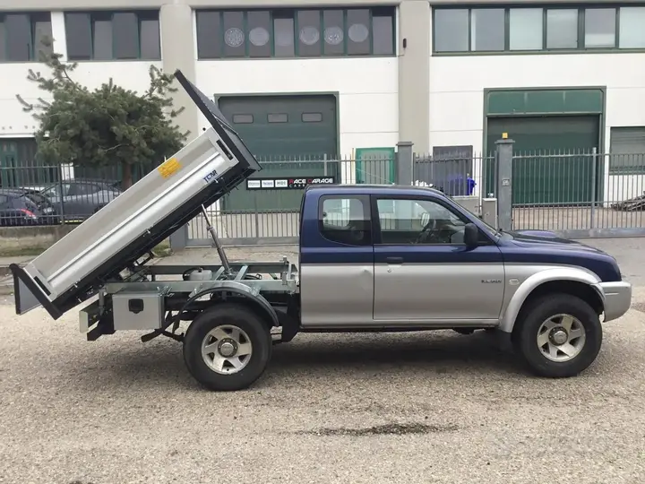 Mitsubishi L200 1999 photo 2