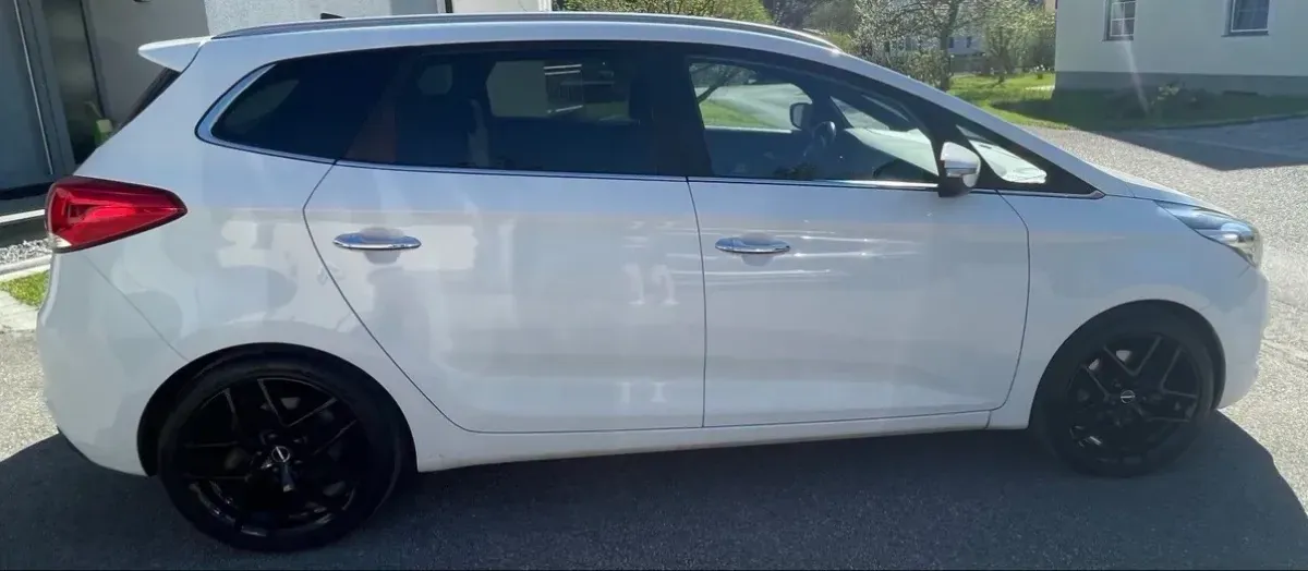 Kia Carens 2013 photo 3