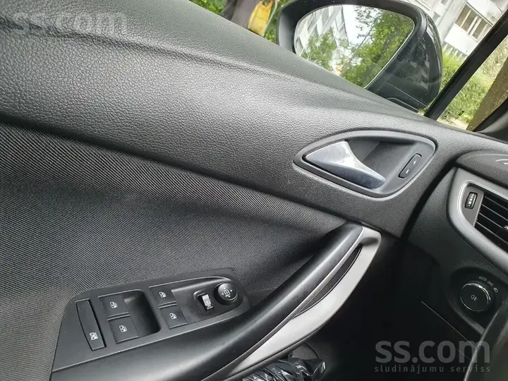 Opel Astra 2021 photo 3