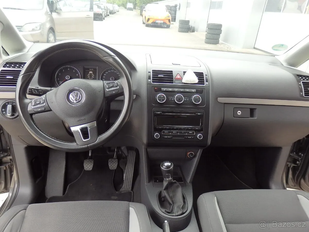 Volkswagen Touran 2013 photo 4