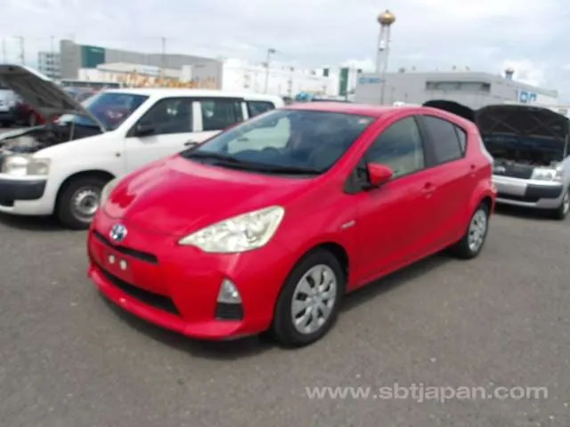 Toyota Aqua S 2012 photo 2