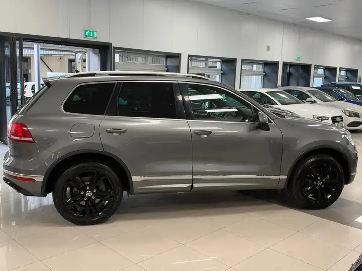 Volkswagen Touareg 2017 photo 2