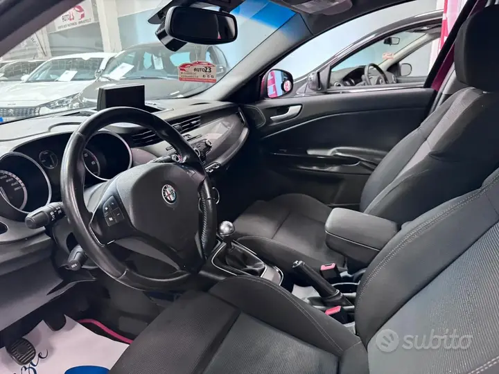 Alfa Romeo Giulietta 2010 photo 5