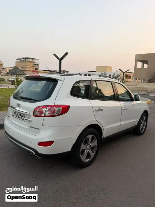 Hyundai Santa Fe 2012 photo 3