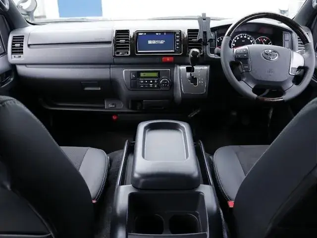 Toyota Hiace Van 2019 photo 2