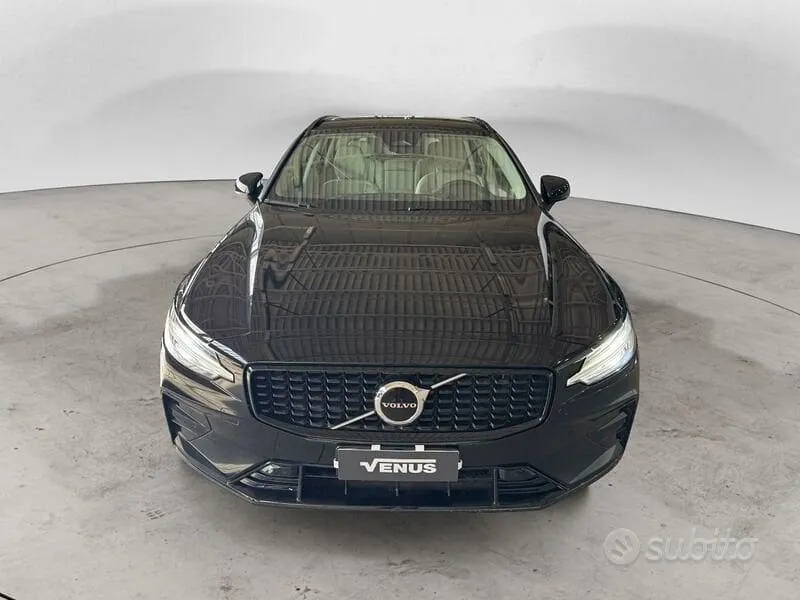 Volvo V60 2023 photo 2