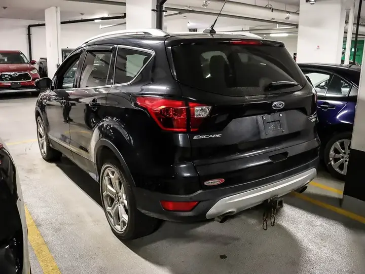 Ford Escape 2019 photo 2