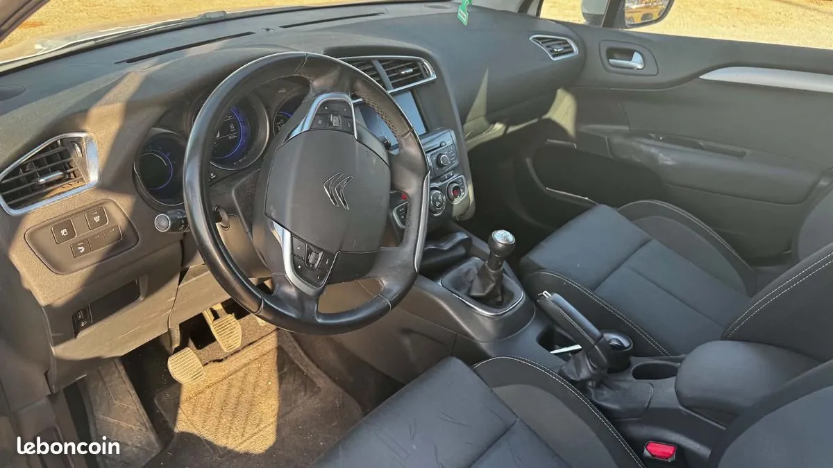 Citroen C4 2013 photo 2
