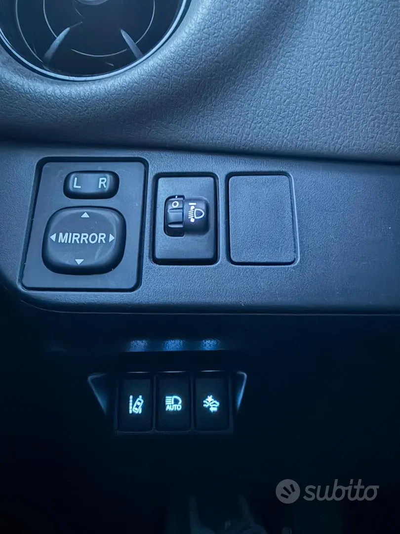 Toyota Yaris 2017 photo 4
