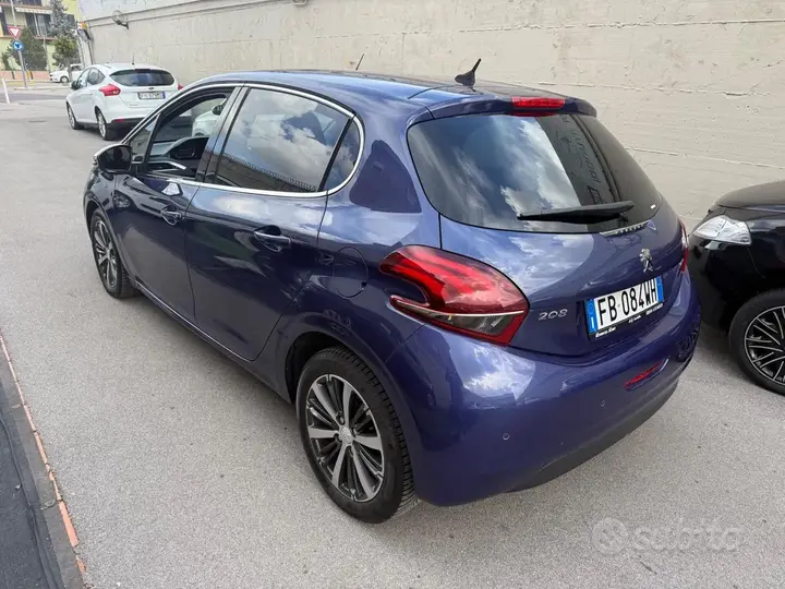 Peugeot 208 2015 photo 4