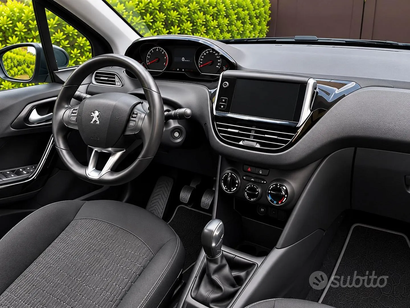 Peugeot 208 2018 photo 3