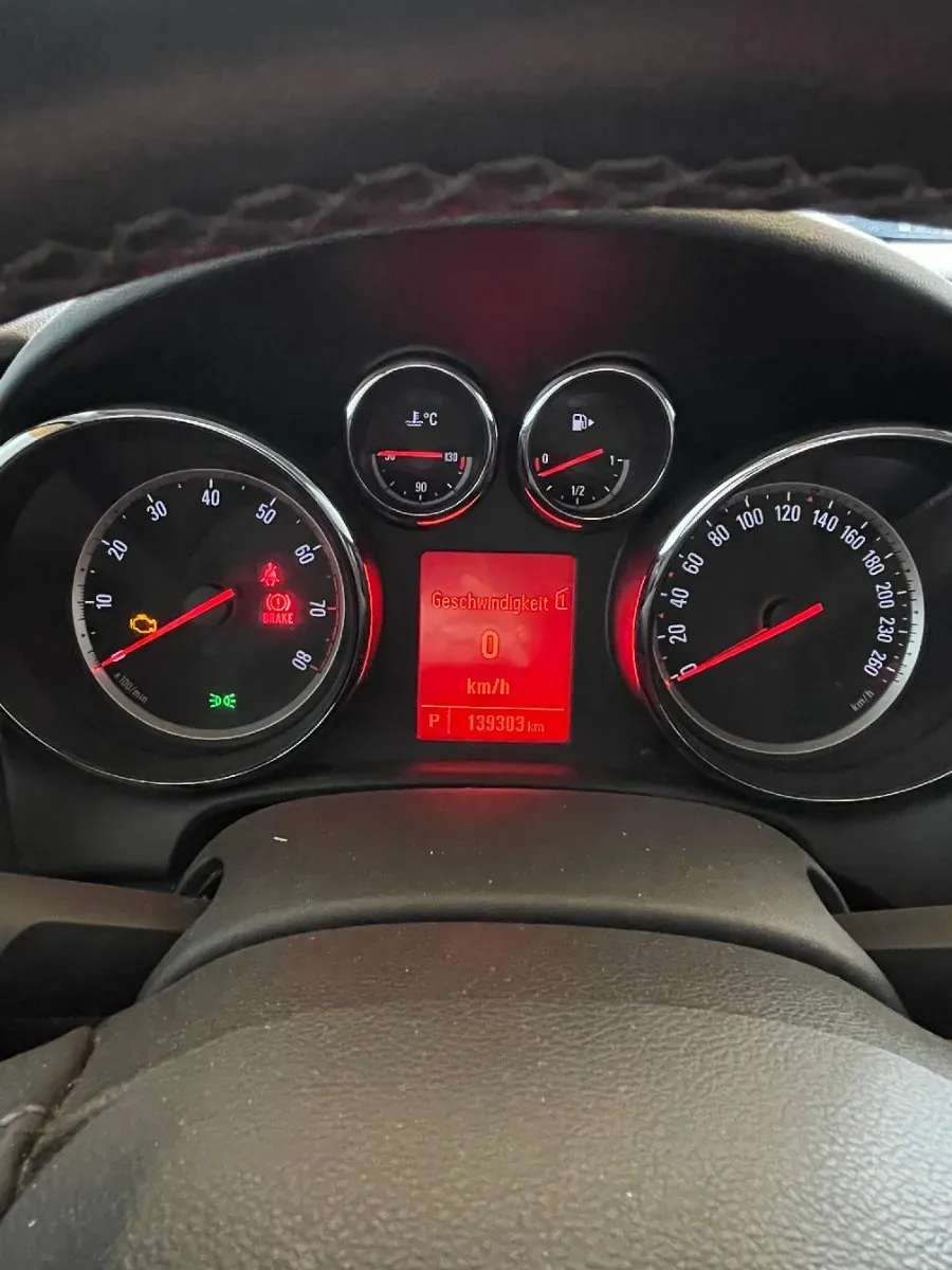 Opel Astra 2011 photo 3