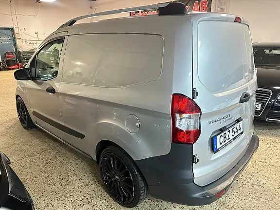 Ford Transit Courier 2016 photo 4