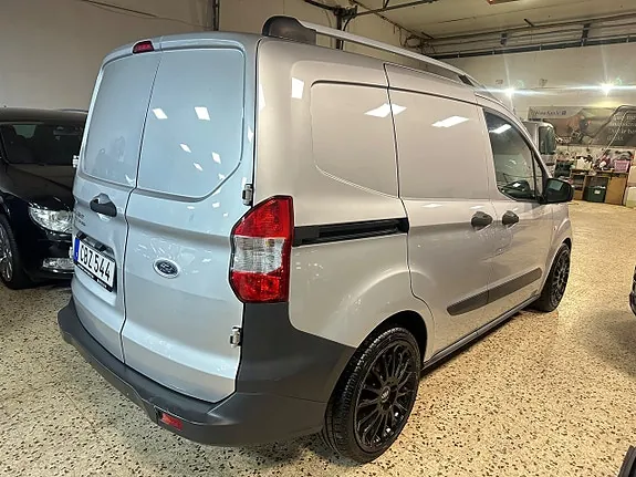 Ford Transit Courier 2016 photo 5