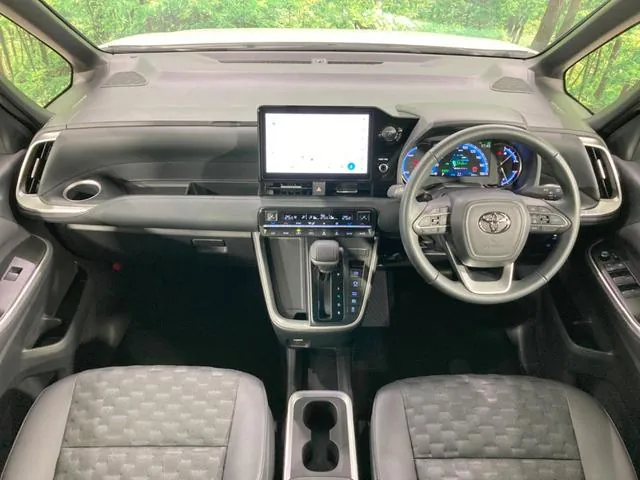 Toyota Voxzie Hybrid S-Z 2024 photo 2
